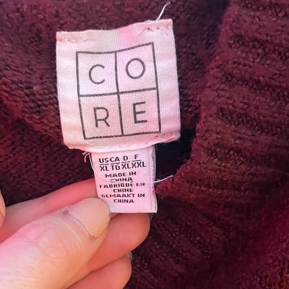 Low cut sweater - Picture 3 of 3